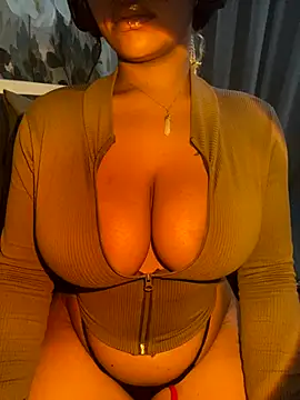 YellowHoneyDip online show from December 2024 06:22:02 AM