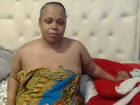 Snapshot of THESHORTQUEEN chatting on November 2025 07:52:02 PM THESHORTQUEEN online show from November 2025 07:52:02 PM