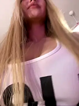 Snapshot of Lunalikaiya chatting on November 2025 05:42:01 PM Lunalikaiya online show from November 2025 05:42:01 PM