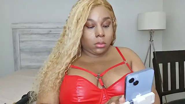 Snapshot of Carmen_Cream chatting on November 2025 07:30:02 AM Carmen Cream online show from November 2025 07:30:02 AM