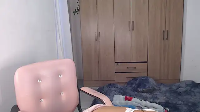 Snapshot of fairylatin222 chatting on February 2025 11:19:02 AM fairylatin222 online show from February 2025 11:19:02 AM