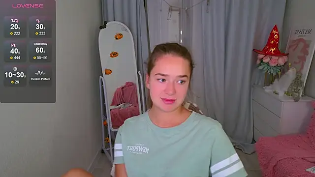 LovelyJessie online show from October 2025 01:40:02 PM