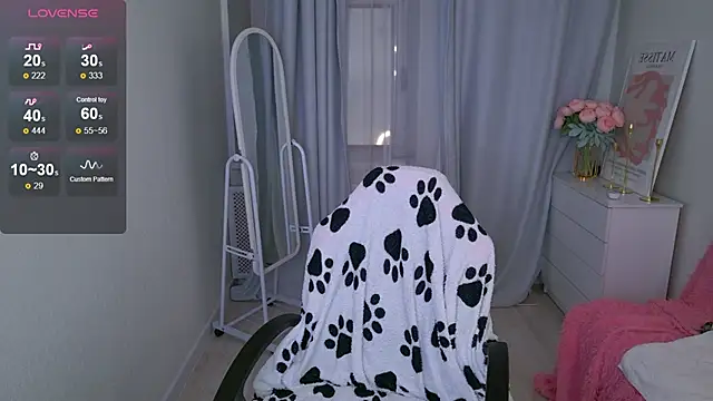 LovelyJessie online show from November 2025 01:44:01 PM