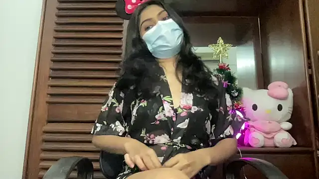 Snapshot of Princess_Lily chatting on December 2024 01:06:01 PM Princess Lily online show from December 2024 01:06:01 PM