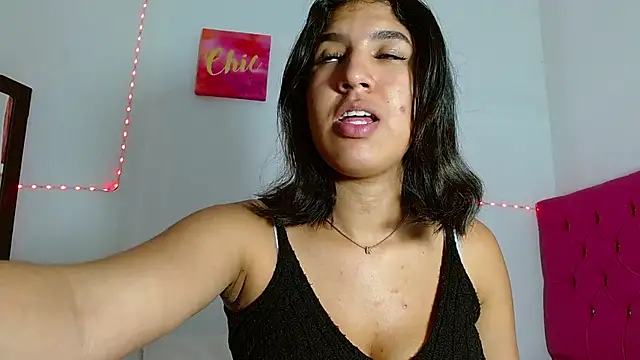 Snapshot of colombianmilf_ chatting on January 2025 10:03:01 PM colombianmilf online show from January 2025 10:03:01 PM