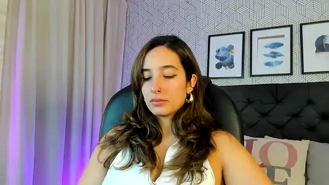 Snapshot of emma__smith1 chatting on February 2025 12:21:02 PM emma smith1 online show from February 2025 12:21:02 PM