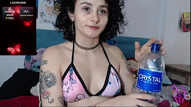 kitty22  online show from October 2025 01:53:01 PM