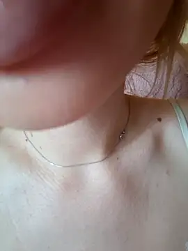 Snapshot of Elza_kom chatting on November 2025 02:24:02 AM Elza kom online show from November 2025 02:24:02 AM