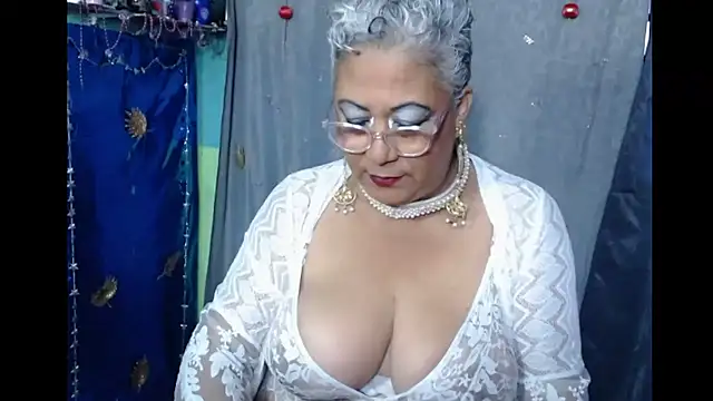 Snapshot of MarilinCarolina chatting on January 2025 09:29:02 PM MarilinCarolina online show from January 2025 09:29:02 PM