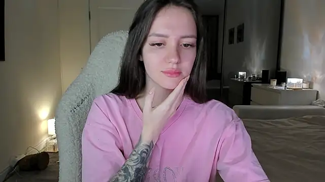 Snapshot of Sonia_moon_ chatting on October 2025 02:32:02 AM Sonia moon online show from October 2025 02:32:02 AM