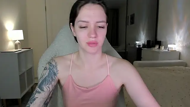 Snapshot of Sonia_moon_ chatting on October 2025 02:36:02 AM Sonia moon online show from October 2025 02:36:02 AM