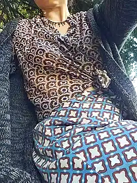 Snapshot of Exhibitionsplit chatting on October 2025 11:46:02 AM Exhibitionsplit online show from October 2025 11:46:02 AM