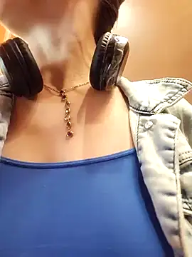 Snapshot of Exhibitionsplit chatting on October 2025 11:31:02 AM Exhibitionsplit online show from October 2025 11:31:02 AM