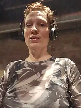 Snapshot of Exhibitionsplit chatting on November 2025 02:17:01 PM Exhibitionsplit online show from November 2025 02:17:01 PM