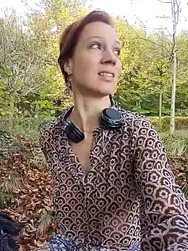 Snapshot of Exhibitionsplit chatting on November 2025 02:05:02 PM Exhibitionsplit online show from November 2025 02:05:02 PM