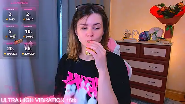 Snapshot of cutie_mili chatting on October 2025 08:42:02 AM cutie mili online show from October 2025 08:42:02 AM