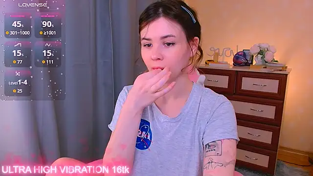 Snapshot of cutie_mili chatting on October 2025 07:39:01 AM cutie mili online show from October 2025 07:39:01 AM