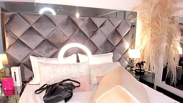 Snapshot of sofhiaa_adaams chatting on November 2025 10:18:02 PM sofhiaa adaams online show from November 2025 10:18:02 PM