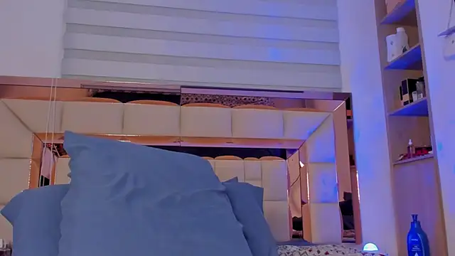 Snapshot of violetta-brown1 chatting on March 2025 05:20:01 AM violetta-brown1 online show from March 2025 05:20:01 AM