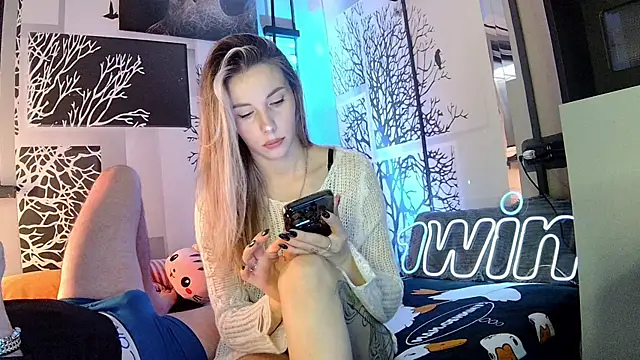 niki7377 online show from December 2024 06:45:02 AM