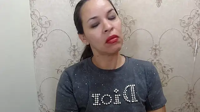 Snapshot of Lizeth_Bels chatting on January 2025 11:29:01 PM Lizeth Bels online show from January 2025 11:29:01 PM