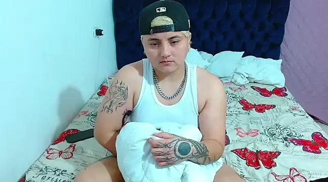 isabeautyx19 online show from December 2024 03:26:01 AM