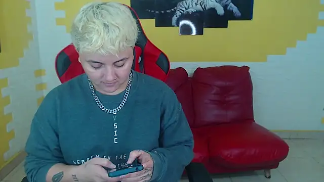 isabeautyx19 online show from December 2024 01:11:02 PM