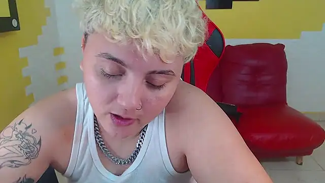 isabeautyx19 online show from December 2024 04:28:01 PM