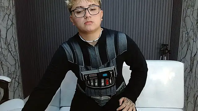 isabeautyx19 online show from October 2025 12:10:02 AM