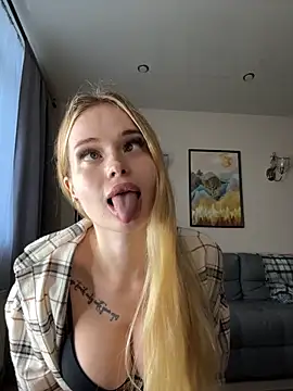 Vladamais online show from October 2025 01:41:01 PM