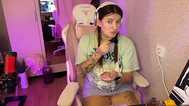 Katrin  kiss online show from November 2025 04:52:01 PM