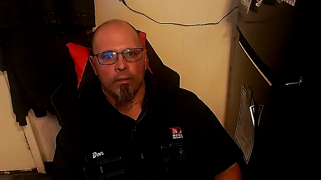 Snapshot of KrazyLegz chatting on October 2025 09:00:02 PM KrazyLegz online show from October 2025 09:00:02 PM