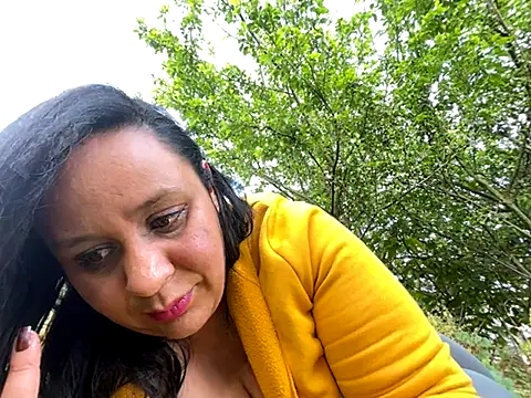 Danielaa a online show from October 2025 09:50:01 PM