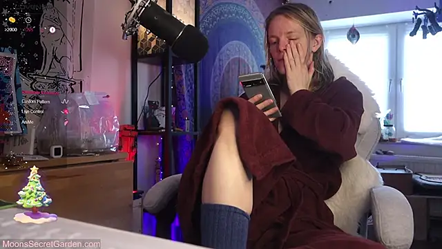 Snapshot of Moon__Nymph chatting on December 2024 09:56:02 AM Moon Nymph online show from December 2024 09:56:02 AM