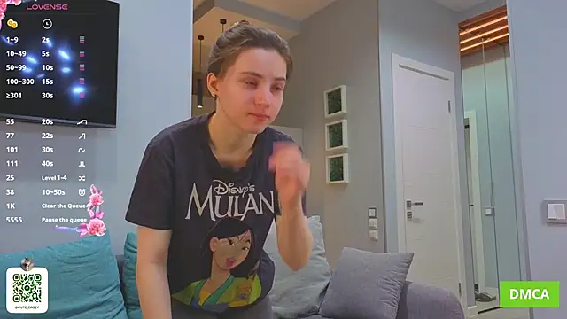 Snapshot of DonnaBurkee chatting on October 2025 04:58:01 AM DonnaBurkee online show from October 2025 04:58:01 AM