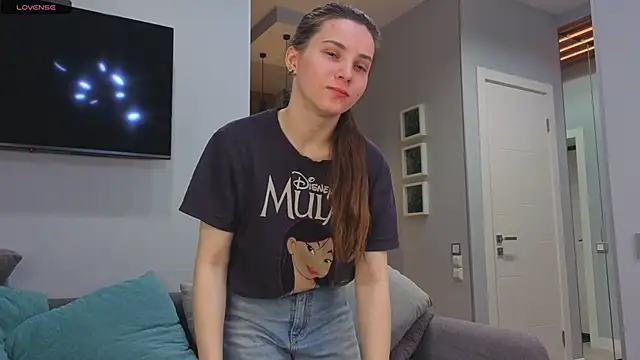 Snapshot of DonnaBurkee chatting on November 2025 04:44:02 AM DonnaBurkee online show from November 2025 04:44:02 AM