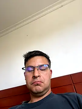 Nicolds14 online show from November 2025 07:23:02 PM