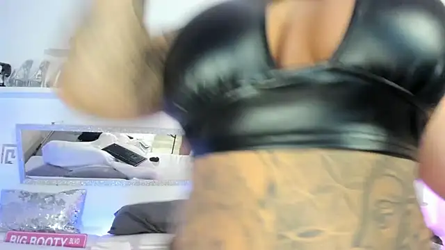 Snapshot of CocoSkyy chatting on January 2025 04:33:01 PM CocoSkyy online show from January 2025 04:33:01 PM