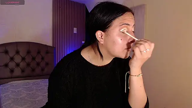 isabella smith  online show from October 2025 05:14:02 PM