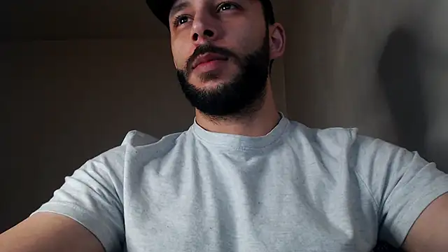 Snapshot of henryaxe chatting on October 2025 12:20:01 PM henryaxe online show from October 2025 12:20:01 PM