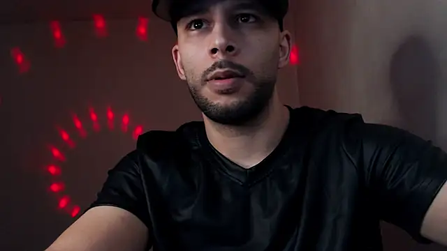 Snapshot of henryaxe chatting on November 2025 03:25:01 PM henryaxe online show from November 2025 03:25:01 PM