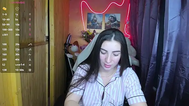 Fiery Brunette  online show from December 2024 11:19:01 AM