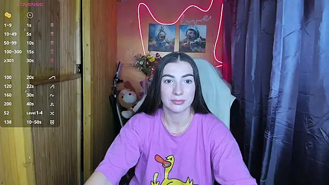 Fiery Brunette  online show from December 2024 05:58:01 AM