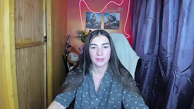 Fiery Brunette  online show from December 2024 02:45:01 PM