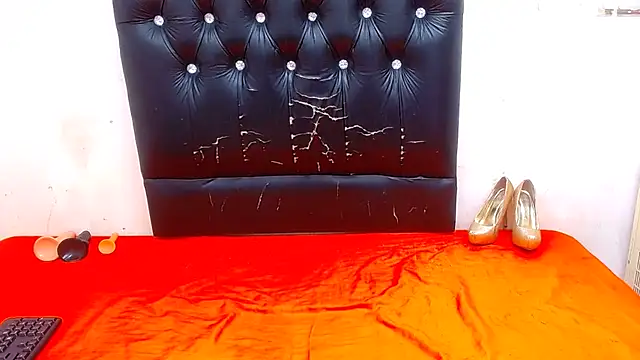 Snapshot of JUICYASSxxx chatting on March 2025 04:37:02 PM JUICYASSxxx online show from March 2025 04:37:02 PM