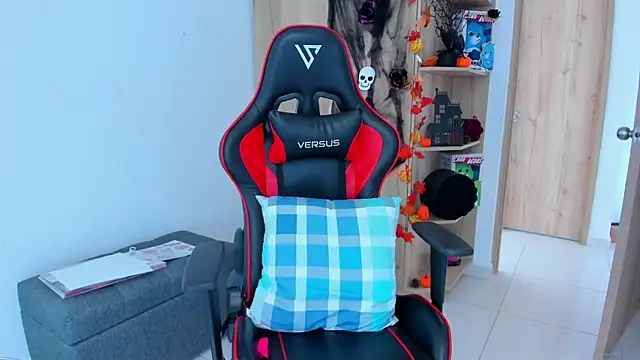  amanda seyfried19 online show from October 2025 05:01:01 PM