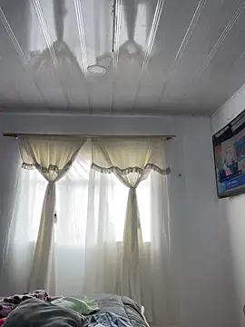 Snapshot of hannahb-e chatting on October 2025 02:45:02 PM hannahb-e online show from October 2025 02:45:02 PM