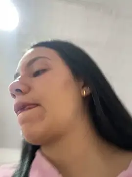 Snapshot of hannahb-e chatting on October 2025 03:20:02 PM hannahb-e online show from October 2025 03:20:02 PM