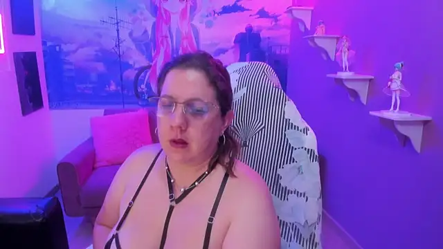 katie joness  online show from December 2024 12:49:01 PM