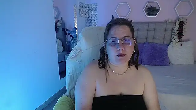 katie joness  online show from February 2025 12:26:02 PM